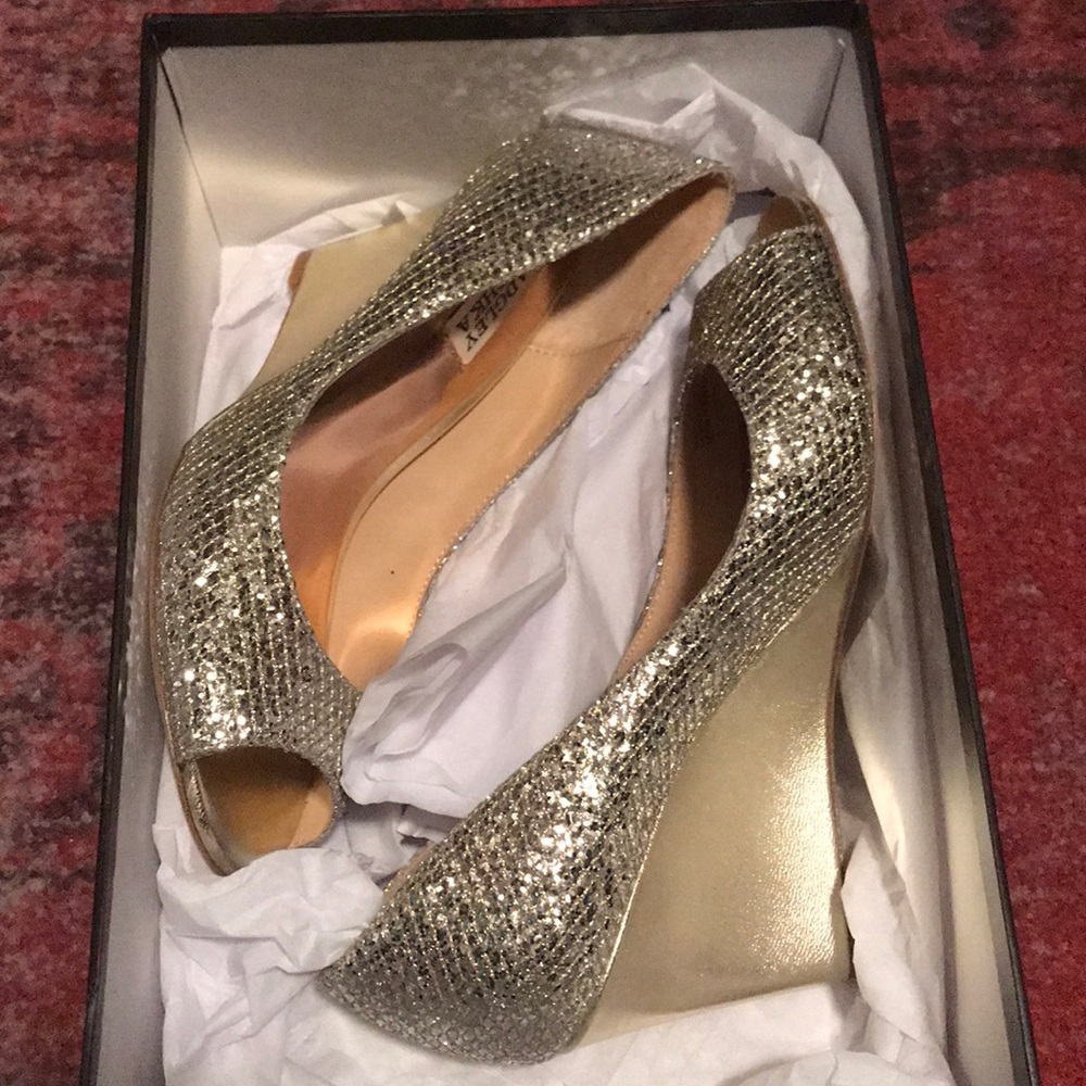 Gold wedges
